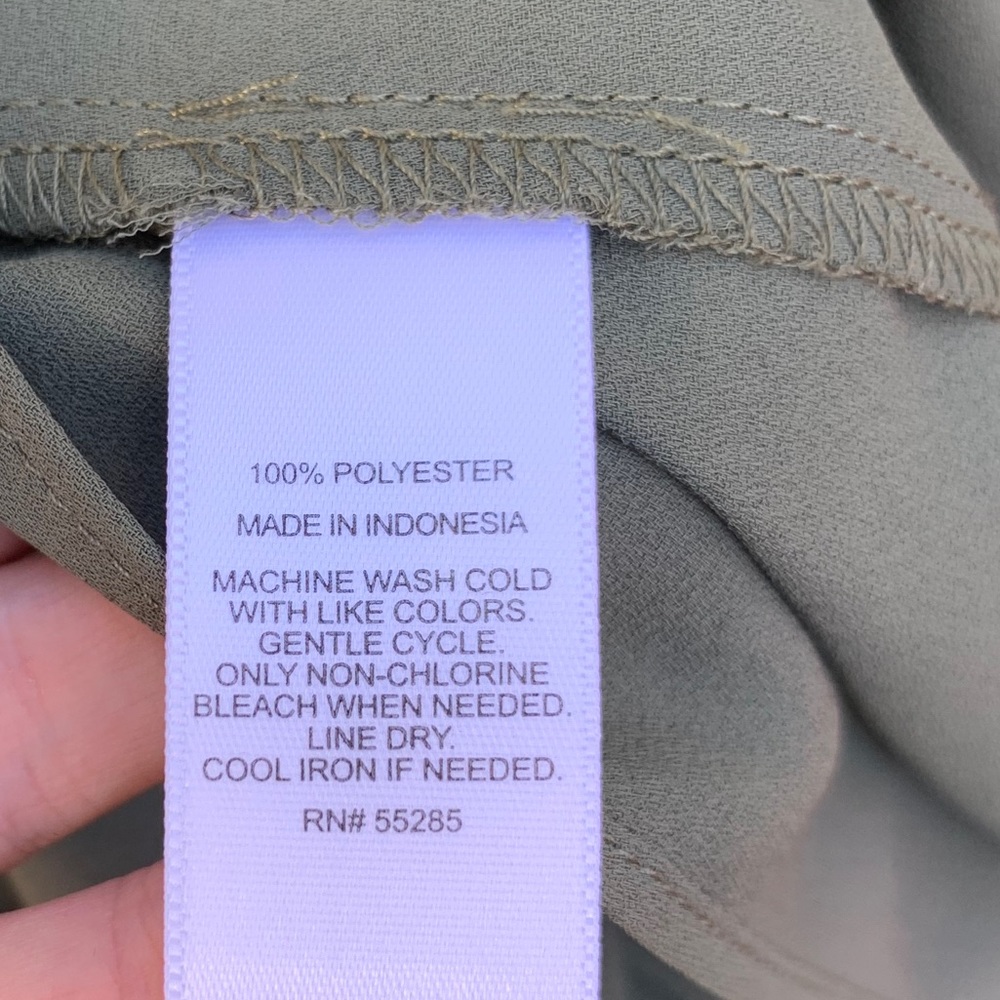 Express Split Back Top - NWOT - Picture 7 of 7